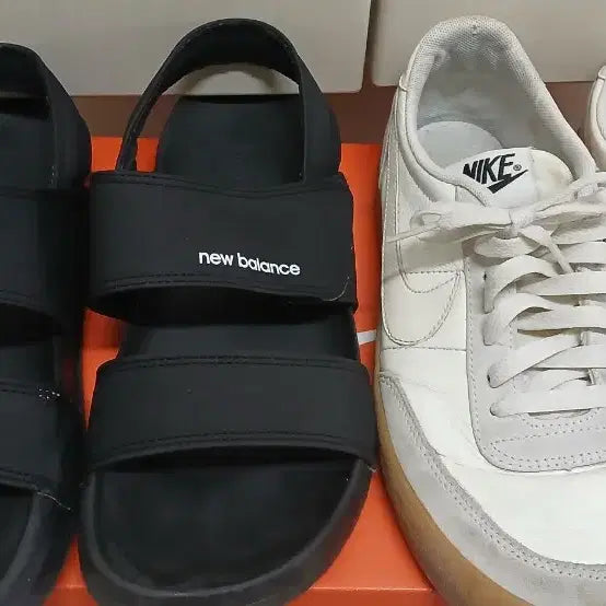 [BUNJANG] New Balance Sandals & Nike Sneakers (Black, Size 250mm) / 뉴발란스 샌들과 나이키 운동화