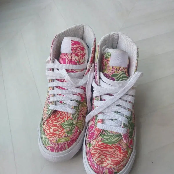 [BUNJANG] Nike Floral High-Top Sneakers / 나이키 하이탑 운동화 플로럴 패턴  250