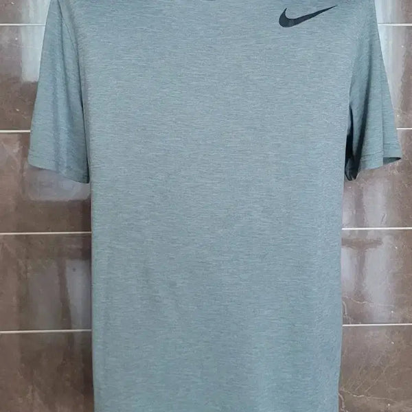 [BUNJANG] Nike Dri-FIT Men's Short Sleeve T-Shirt (Size L, Grey/Green) / (남성100사이즈)나이키 드라이핏 반팔티(기능성여름용)