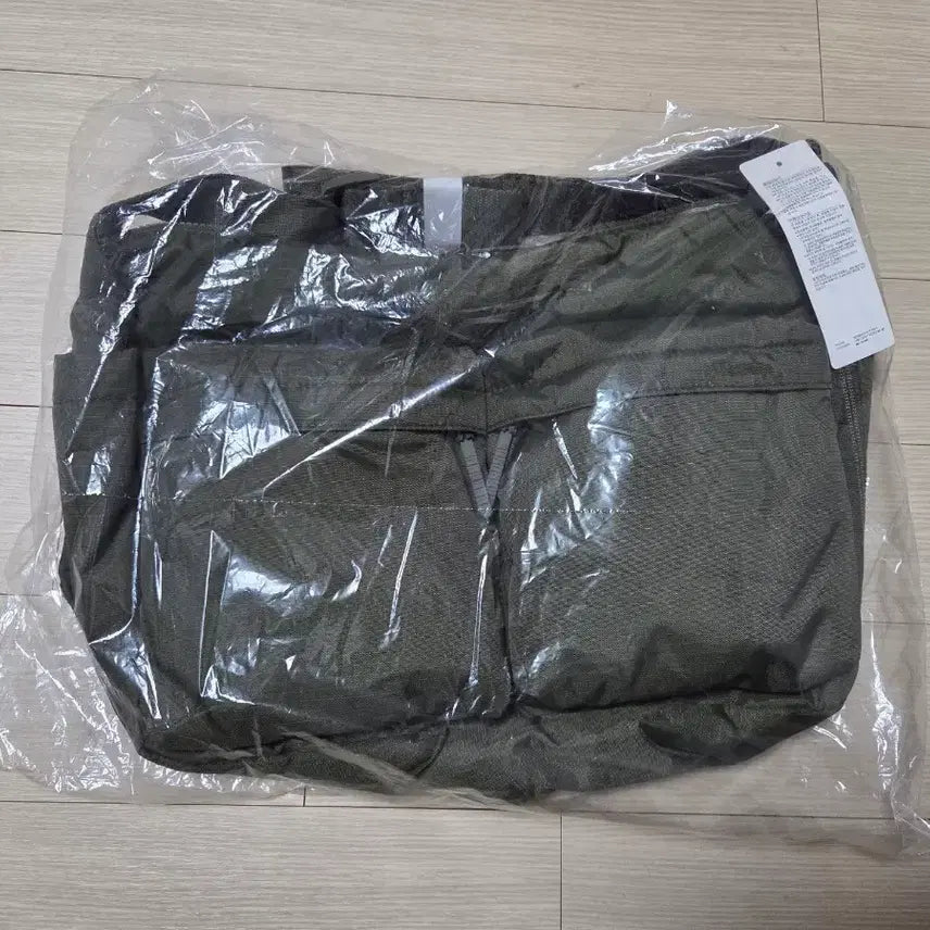 [BUNJANG] Uniqlo Multi Pocket Shoulder Bag / 유니클로 멀티포켓 숄더백 [새제품]