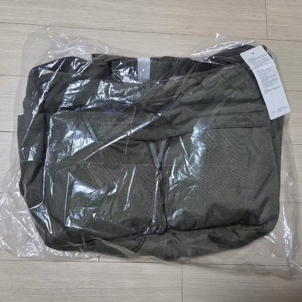 [BUNJANG] Uniqlo Multi Pocket Shoulder Bag / 유니클로 멀티포켓 숄더백 [새제품]