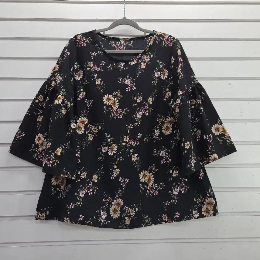 [BUNJANG] Flower Print Stretchy 3/4 Sleeve Blouse Size 66 / 플라워 신축성좋은 칠부소매 블라우스 66/보물찾기천사