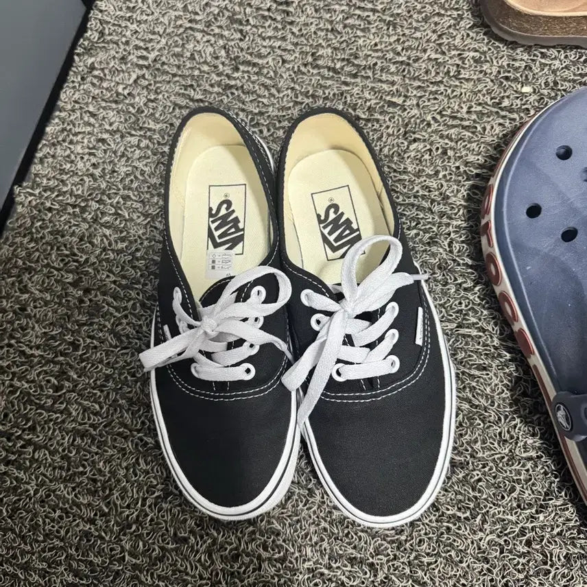 [BUNJANG] Vans Authentic Black Shoes (225 Size) / 블랙반스어센틱225사이즈