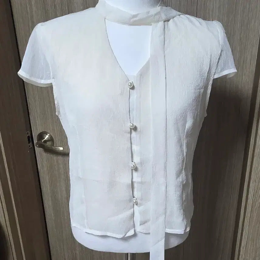 [BUNJANG] Pearl Button Blouse White / 블라우스 화이트 진주 단추