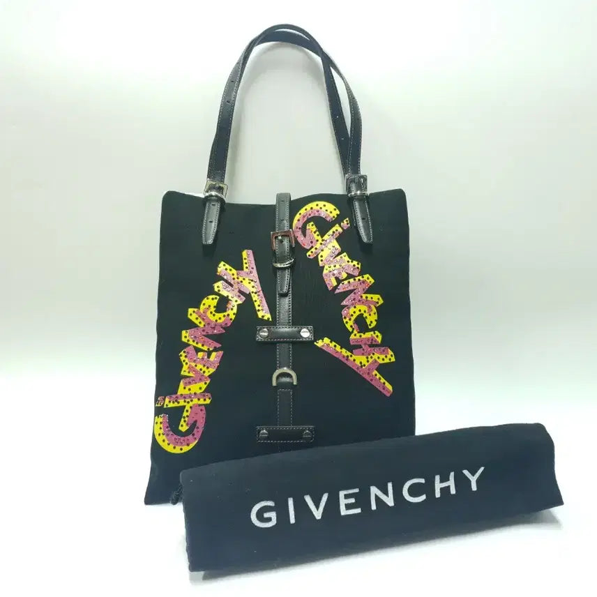 [BUNJANG] Givenchy Graffiti Logo Canvas Shoulder Bag / GIVENCHY 지방시 로고그래피티 캔버스 숄더백 북백 B764