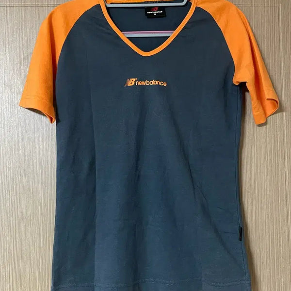 [BUNJANG] New Balance Color-Blocked V-Neck T-Shirt / 뉴발란스 배색 반팔