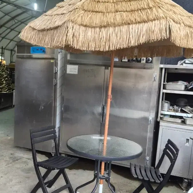 [BUNJANG] Hawaiian Rattan Parasol + Glass Table + 2 Folding Chairs Set / 하와이안 라탄 파라솔 + 유리테이블 + 접이식의자 2개 세트 (야외/카페