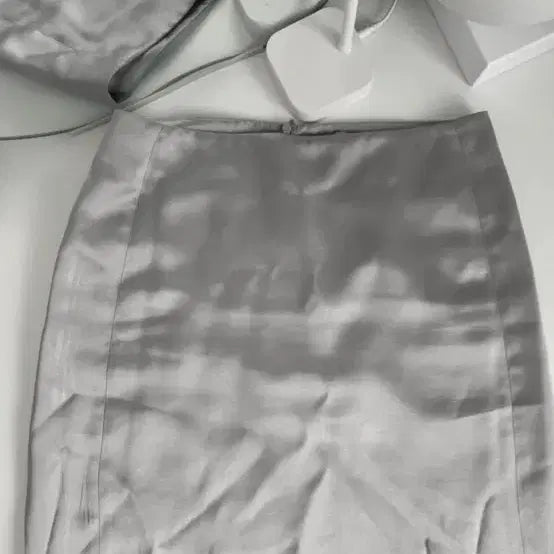 [BUNJANG] FaceNoun Silver Satin Midi Skirt / 페이스넌 실버 새틴 미디 스커트 (정가 18)