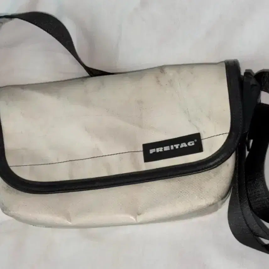 [BUNJANG] Freitag Hawaii Five-O All White Messenger Bag / 프라이탁 하와이파이브오 올화이트