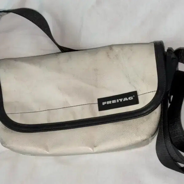[BUNJANG] Freitag Hawaii Five-O All White Messenger Bag / 프라이탁 하와이파이브오 올화이트