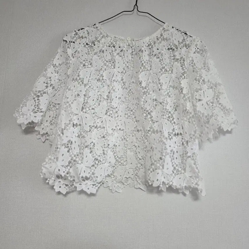 [BUNJANG] Plastic Island White Crochet Top / 플라스틱아일랜드흰색크로셰