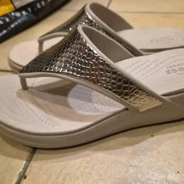 [BUNJANG] Crocs Monterey Metallic Wedge Flip Flops / 크록스 몬테레이 메탈릭  웨지 플립