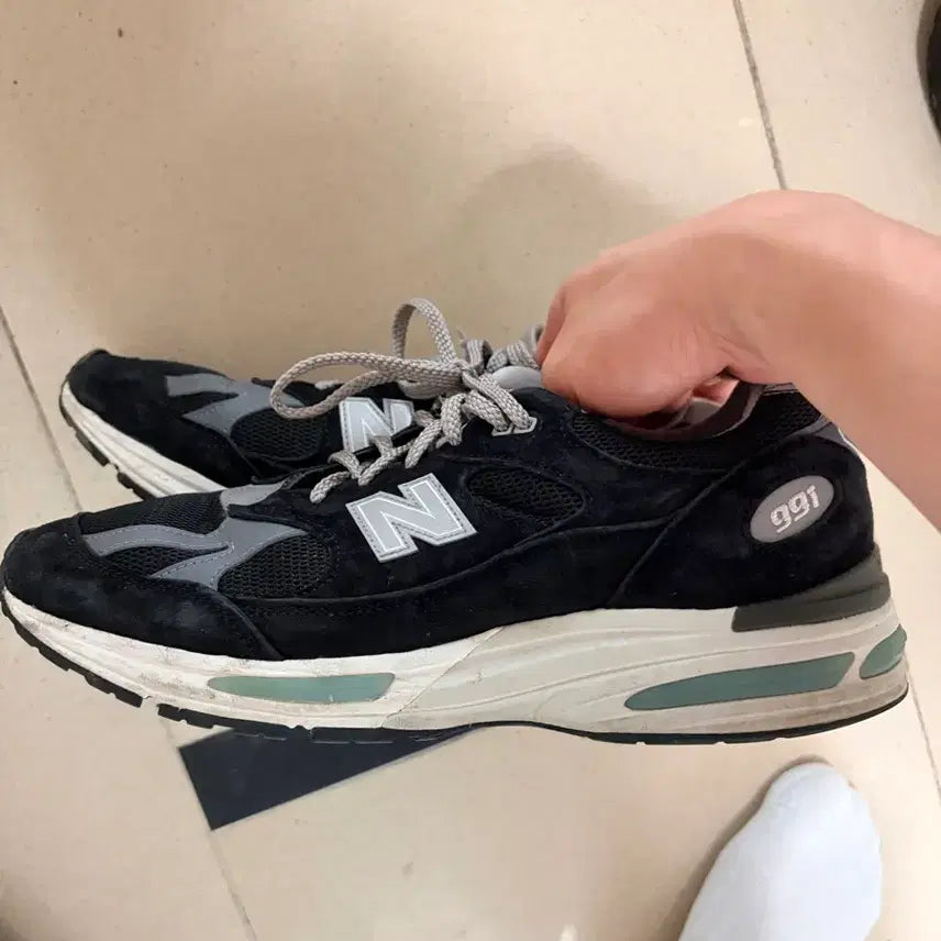 [BUNJANG] New Balance 991 v2 Sneakers / 뉴발란스 991 v2 285