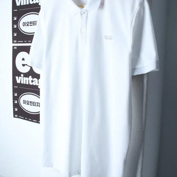 [BUNJANG] Guess Short-Sleeve Collar T-Shirt Small Logo White / (XL-2XL) 게스 반팔 카라 티셔츠 스몰로고 화이트 놈코어-H3517