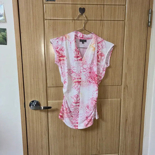 [BUNJANG] Pink Snakeskin V-Neck Short-Sleeve T-Shirt with Shirring / Sale 40