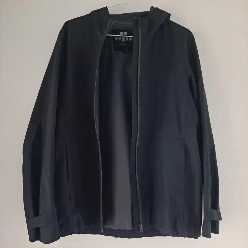 [BUNJANG] Uniqlo Blocktech Hooded Zip-Up Jacket Black / 유니클로 블록테크 후드 집업 자켓 블랙