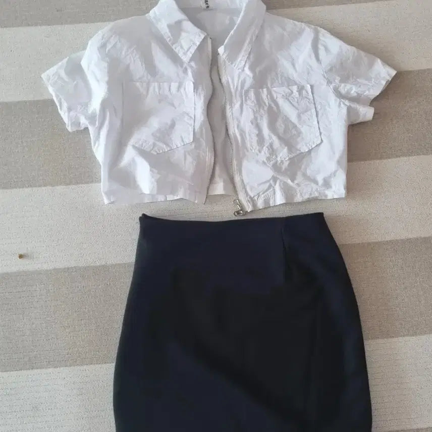 [BUNJANG] White Crop Shirt & Black Skirt Set / 화이트 크롭 셔츠 & 블랙 스커트 세트