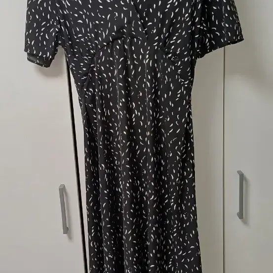[BUNJANG] Black and White Pattern Wrap Dress / 블랙 앤 화이트 패턴 랩 원피스
