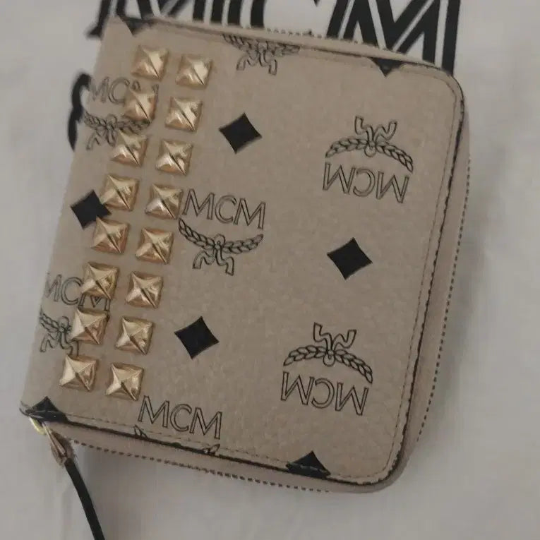 [BUNJANG] MCM Studded Bifold Wallet Beige Limited Edition / 정품)MCM 스터드  반지갑 베이지 한정판