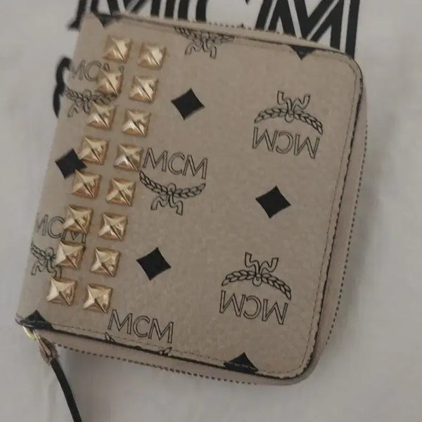 [BUNJANG] MCM Studded Bifold Wallet Beige Limited Edition / 정품)MCM 스터드  반지갑 베이지 한정판