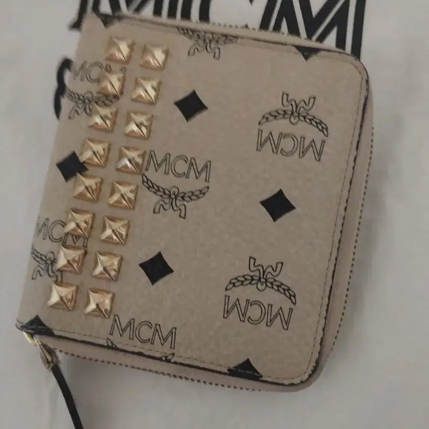 [BUNJANG] MCM Studded Wallet Beige Limited Edition / 정품)MCM 스터드  지갑 베이지 한정판