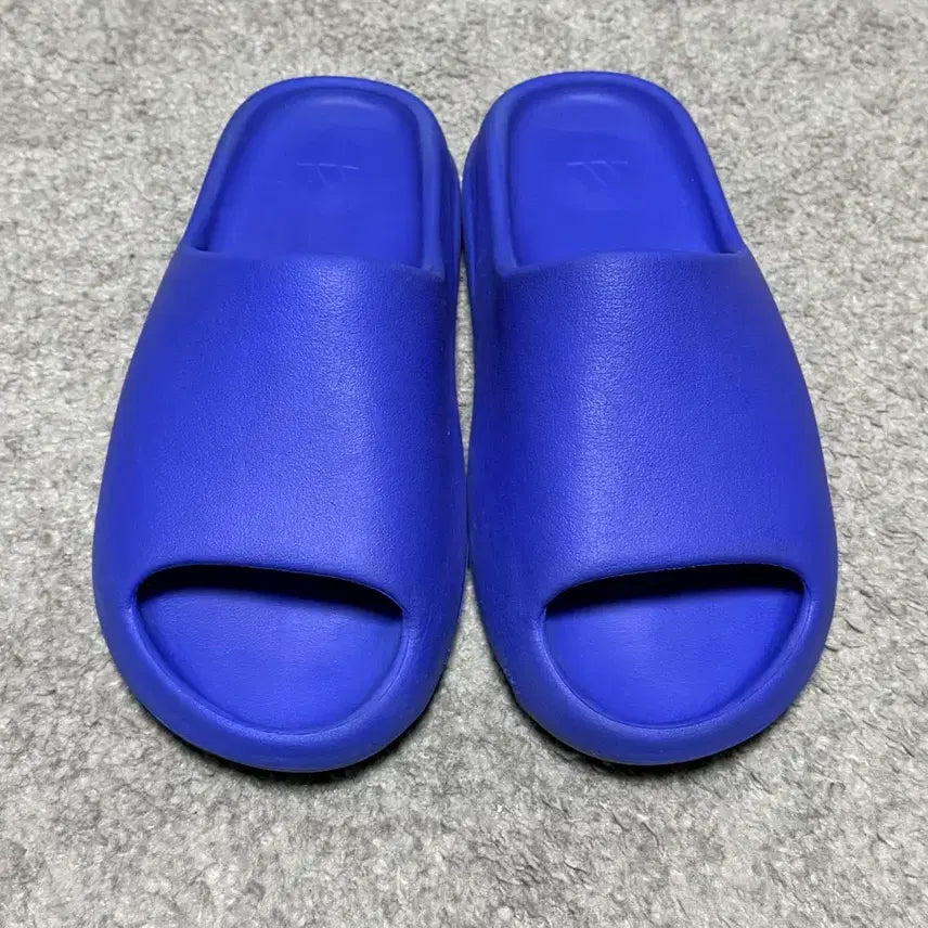 [BUNJANG] Adidas Yeezy Slide Azure (Size 275mm) - Excellent Condition / 아디다스 이지 슬라이드 아주르 (275 / A급)
