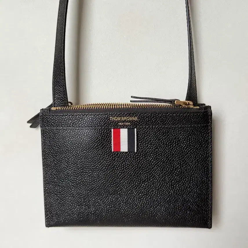 [BUNJANG] Thom Browne Pebble Grain Leather Mini Document Holder Crossbody Bag Black / [정품]톰브라운 페블 그레인 레더 미니 도큐먼트 홀더 크로스바디 블랙