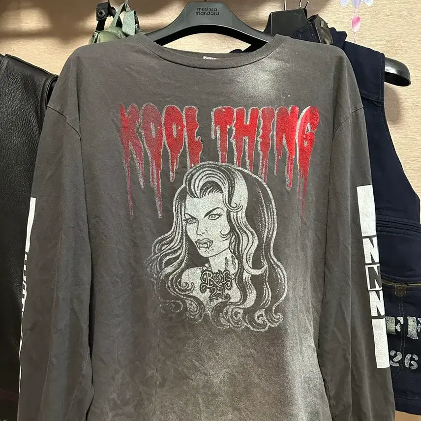 [BUNJANG] Donut Revenge Fingerpress Long Sleeve / (사이즈3)도넛리벤지 핑거프레스 롱슬리브