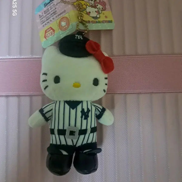 [BUNJANG] Sanrio Hello Kitty Baseball Uniform Keyring / 일본정품산리오 헬로키티 야구 유니폼 키링