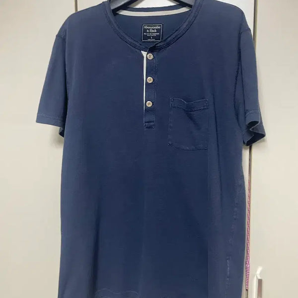 [BUNJANG] Abercrombie & Fitch Navy Henley Neck T-Shirt (Size S - Fits M) / 아베크롬비앤피치 네이비 헨리넥 티셔츠 S