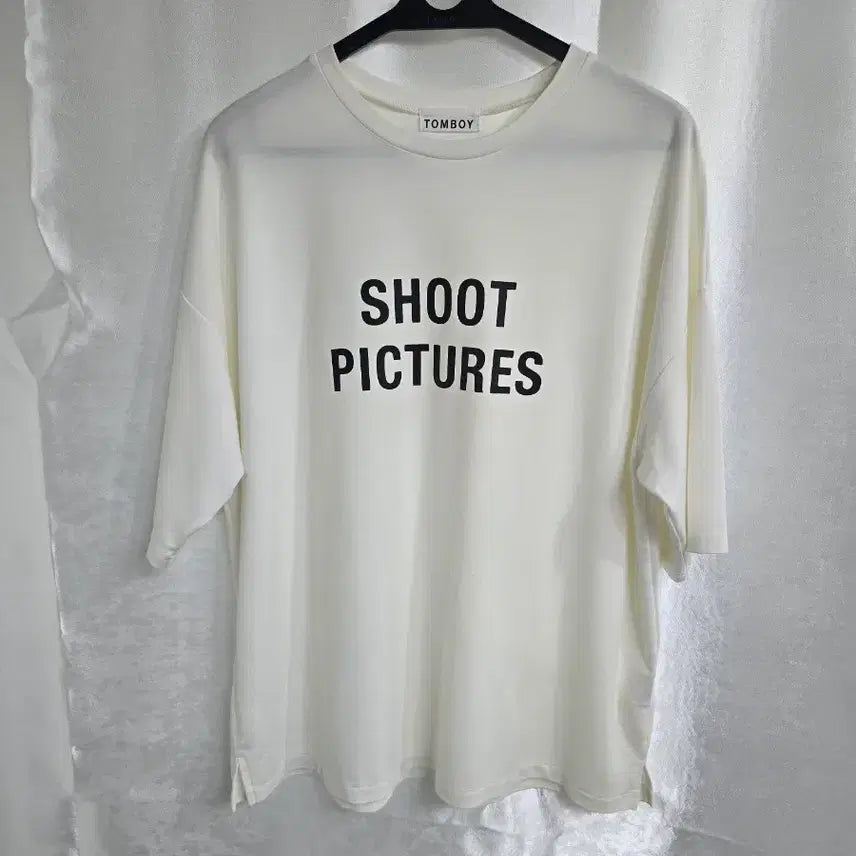 [BUNJANG] Tomboy Oversized "SHOOT PICTURES" Lettering Short Sleeve T-Shirt Oatmeal / 톰보이 반팔 티셔츠 오트밀 (2278)
