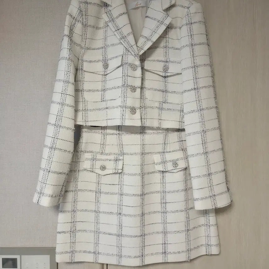 [BUNJANG] Loear White Check Tweed Jacket Skirt Set M / 로아르 화이트 체크 트위드 자켓 스커트 세트 M