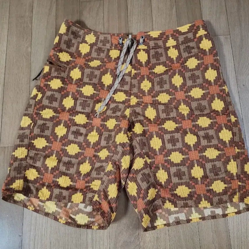 [BUNJANG] Patagonia Patterned Shorts 34 Brown Yellow / 파타고니아 패턴 반바지 34 브라운 옐로우