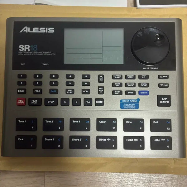 [BUNJANG] Alesis SR-18 Drum Machine / Bass Synth with USB to Midi Cable and Batteries / 알레시스(Alesis) SR-18 드럼머신/베이스 신스+@