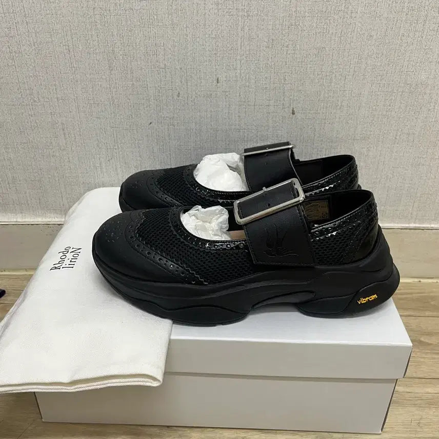 [BUNJANG] Rodoririon Wing Tip Sneakers / 로도리리온 윙 팁 스니커즈