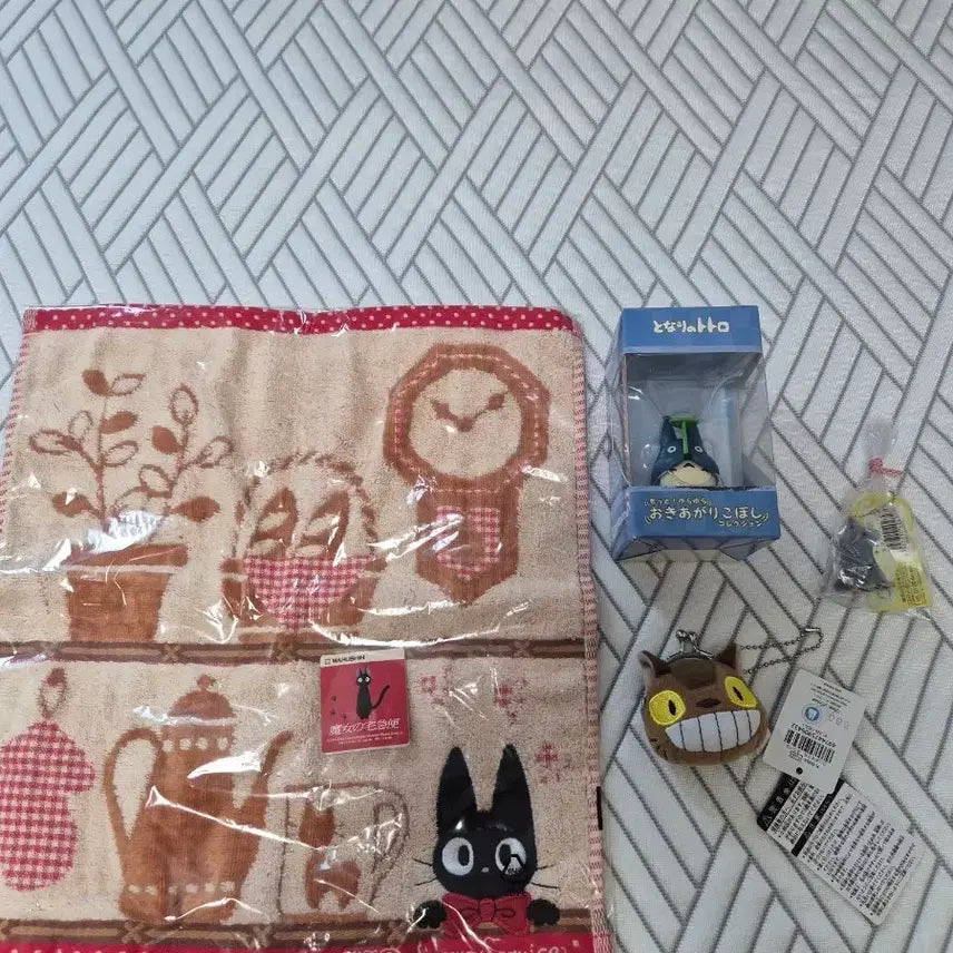 [BUNJANG] Studio Ghibli Kiki's Delivery Service Towel, Catbus Coin Purse, Totoro Tumbler, Totoro Keychain Bundle Set / 지브리 정품 마녀 배달부 키키 수건 네코버스 동전지갑 등 4종일괄