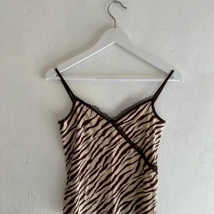 [BUNJANG] Zebra Pattern Sleeveless Top / 지브라 패턴 슬리브리스