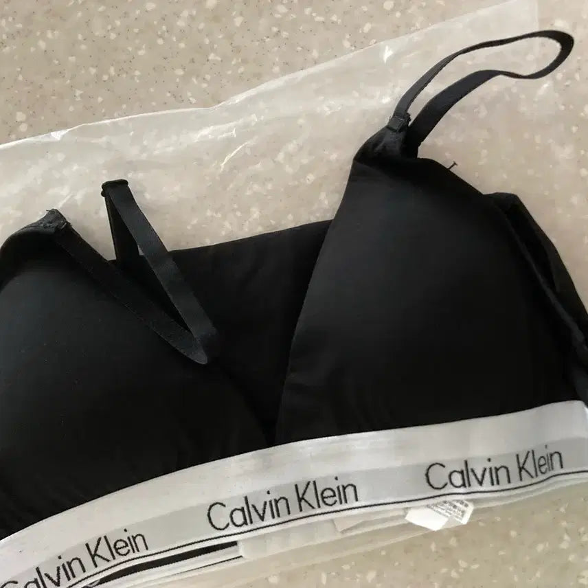 [BUNJANG] Calvin Klein Bra - Black / 캘빈클라인 브라 블랙