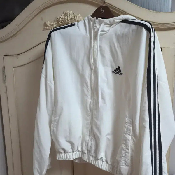 [BUNJANG] Adidas 3S Woven Cropped Hooded Windbreaker Jacket (White, L) / 급처 아디다스 바람막이 흰색