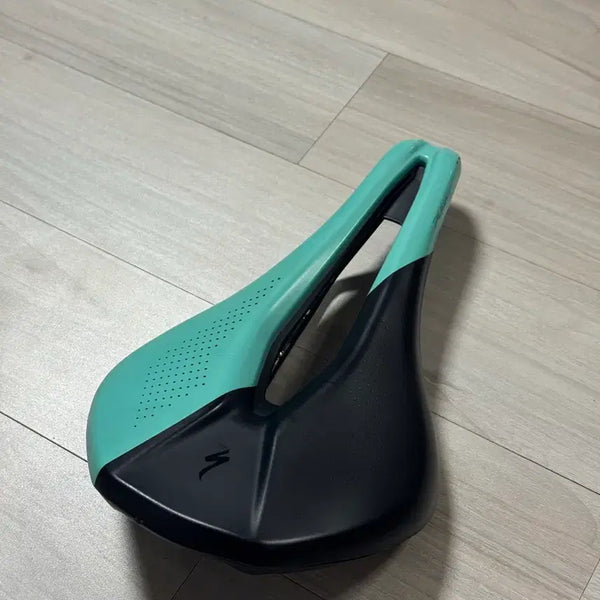 [BUNJANG] Specialized Power Expert Saddle 143mm Titanium Rail / 스페셜라이즈드 파워 익스퍼트 민트 안장 팝니다