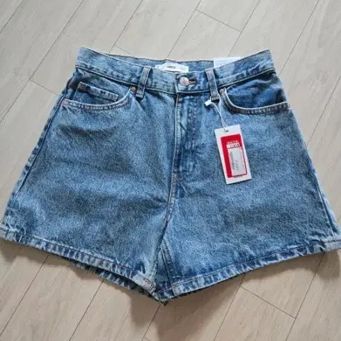 [BUNJANG] MNG High-Waisted Straight Denim Shorts (Size 36) / 새상품>MNG 하이웨이스트 스트레이트 데님 반바지 36