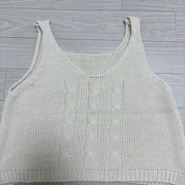 [BUNJANG] Ivory Cable Knit Crop Vest / 아이보리 꽈배기 니트 크롭 조끼
