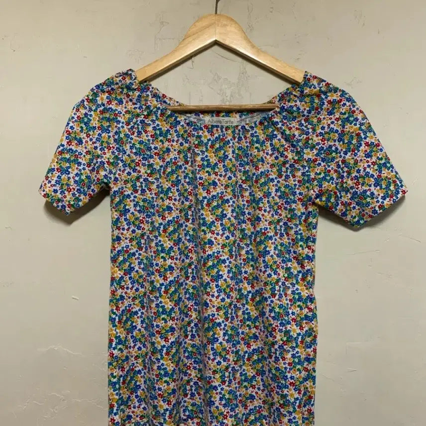 [BUNJANG] Vintage Flower Off-Shoulder T-Shirt / [빈티지]플라워 오프숄더 티셔츠