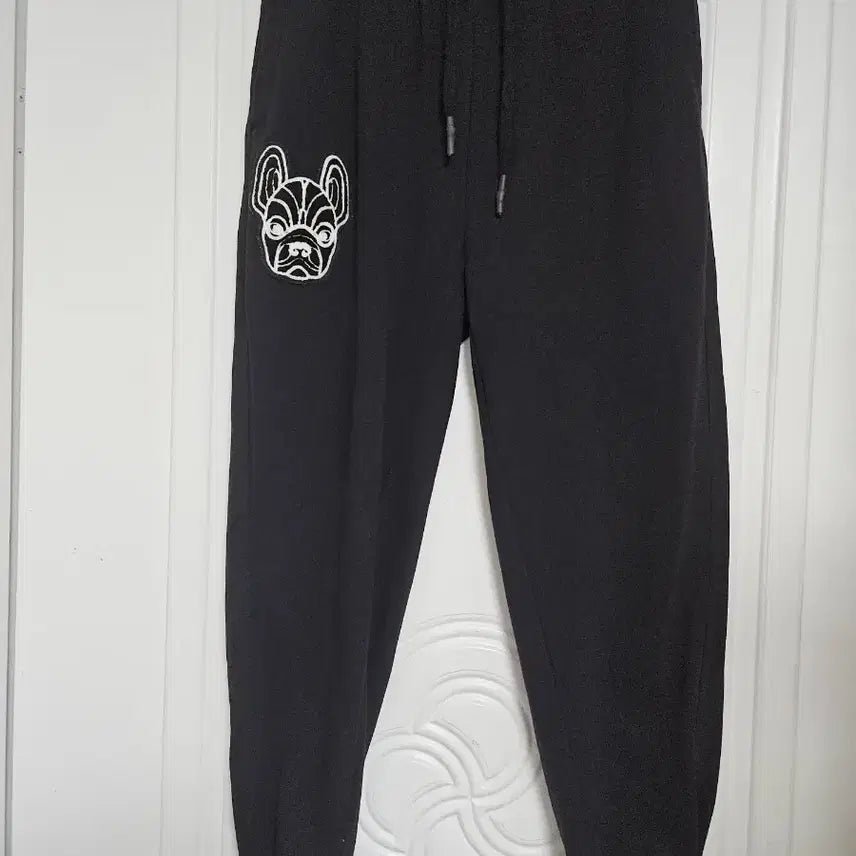 [BUNJANG] Lifework French Bulldog 3D Applique Jogger Pants / 라이프워크 상태짱 입체와펜 조거팬츠 운동복