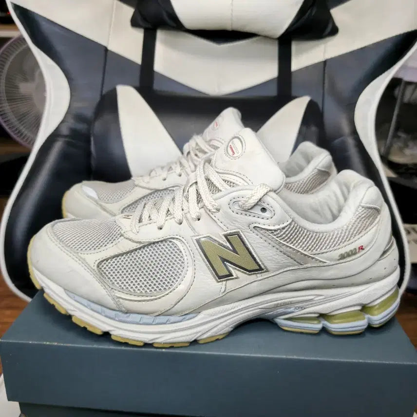 [BUNJANG] New Balance 2002R Sneakers 290 / 뉴발란스 2002R 운동화 290