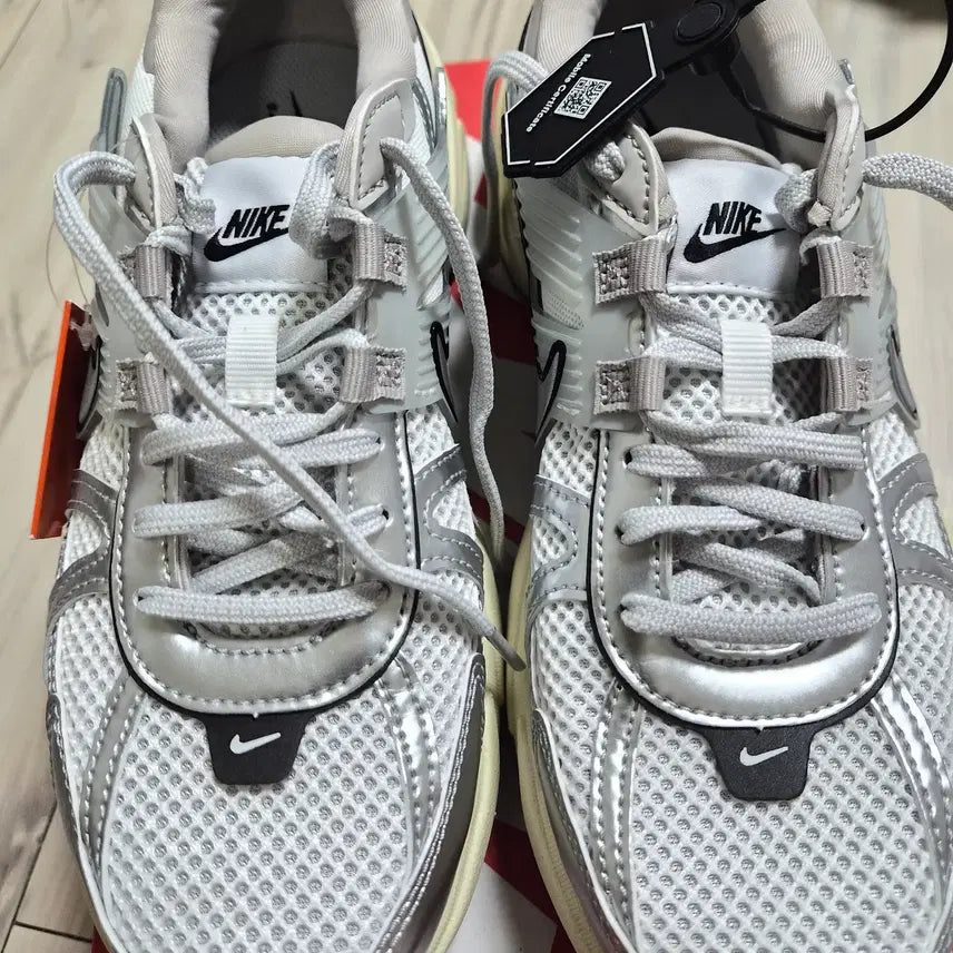 [BUNJANG] Nike v2k Run Summit White Metallic Silver / 나이키 v2k런 서밋 화이트 메탈릭 실버