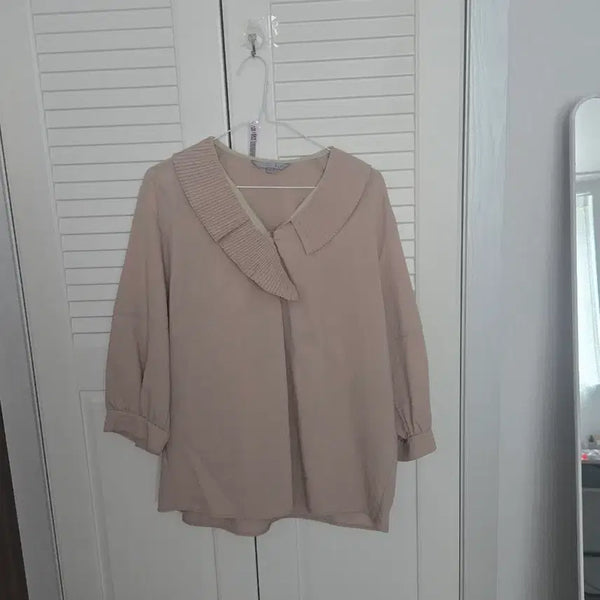 [BUNJANG] JIGOTT Beige Blouse / 지컷 블라우스