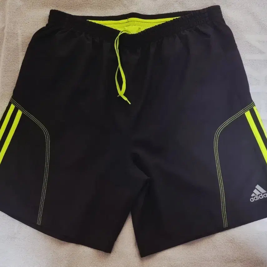 [BUNJANG] Adidas Track Shorts Black Fluorescent Green Stripes Size 105 / 아디다스 반바지(105)