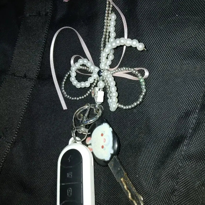 [BUNJANG] Pearl Butterfly Charm Keychain / 진주 나비 키링 열쇠고리. 필요시안쓰는차키도같이드림