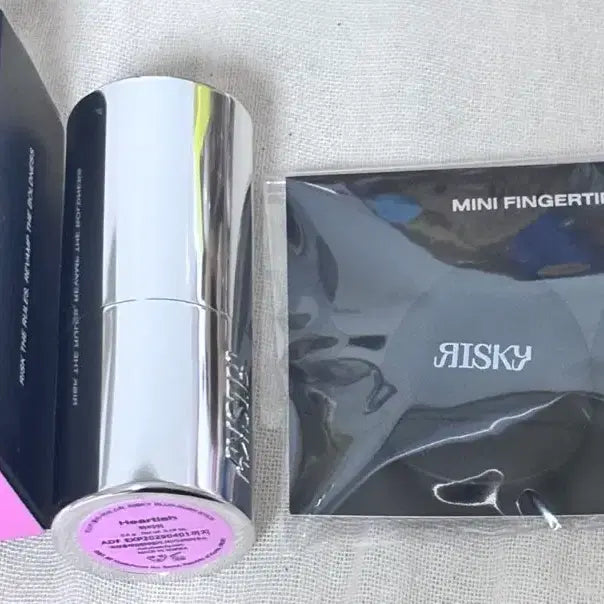 [BUNJANG] Risky Blur Rush Stick Blusher - Heartish + Mini Puff / 리스키 블러 러쉬 스틱 블러셔 하티쉬 + 미니 퍼프